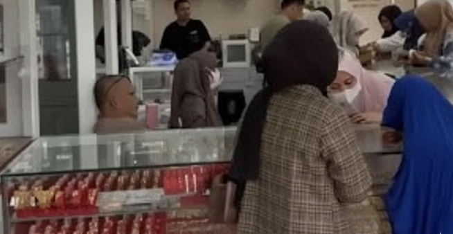 Harga emas perhiasan hari ini 22/12/2025 menjadi perhatian konsumen emas perhiasan