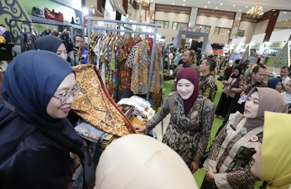 Kerajinan Perempuan Hadirkan Nilai Budaya dan Keberlanjutan