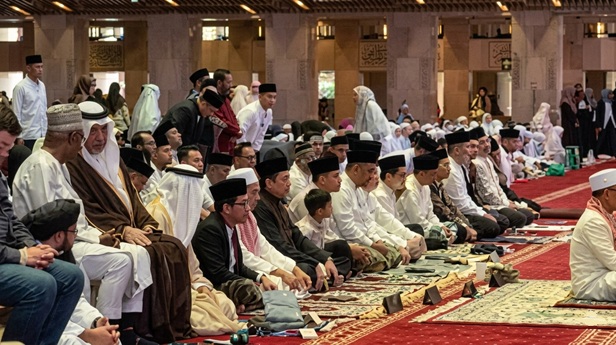 Momen Sholat Idul Fitri Pejabat RI di Masjid Istiqlal